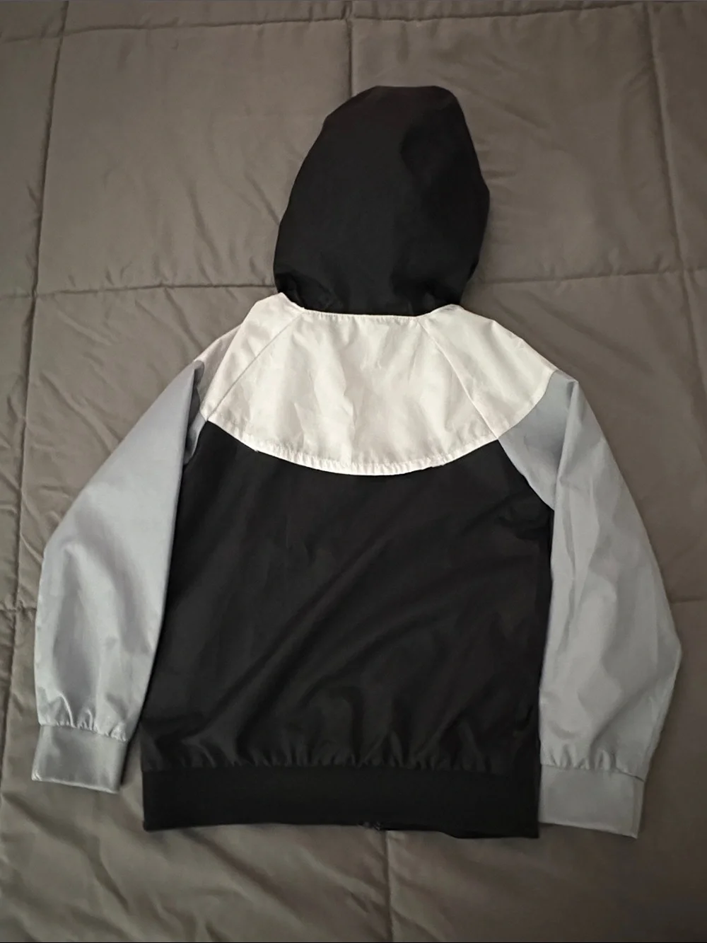 Nike white, black, and gray wind breaker  boys size 5
